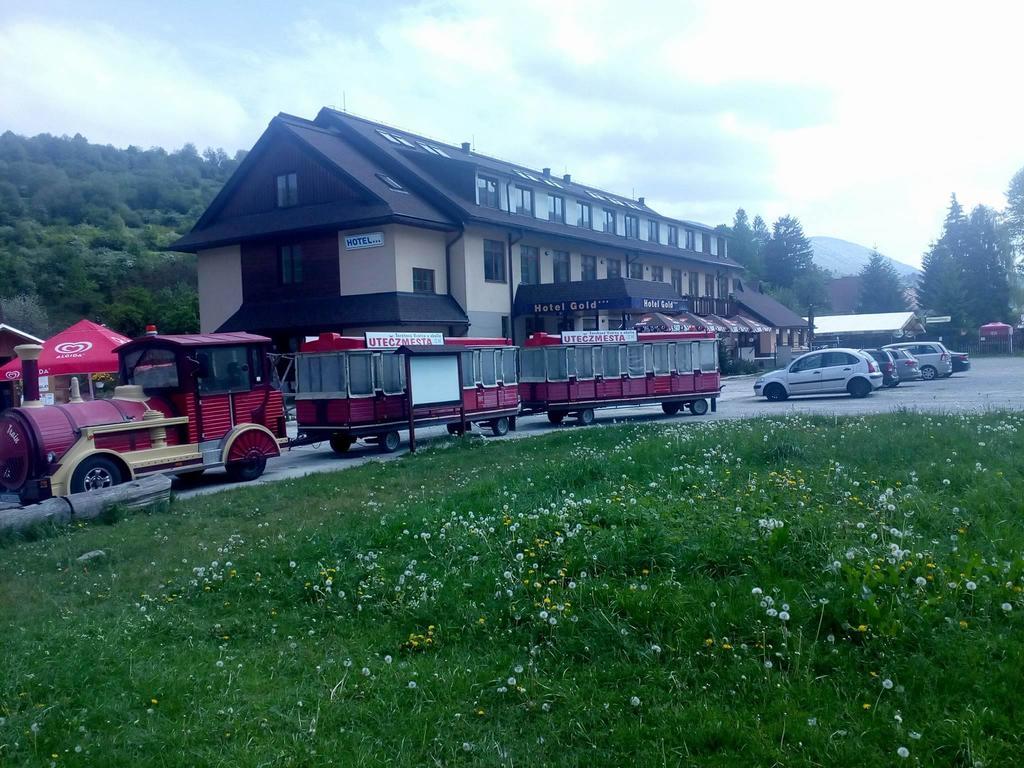 Hotel Gold Terchová エクステリア 写真